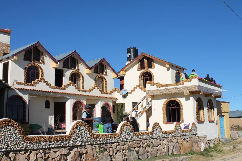 Hostal Jallalla Comunidad Yumani ภายนอก รูปภาพ