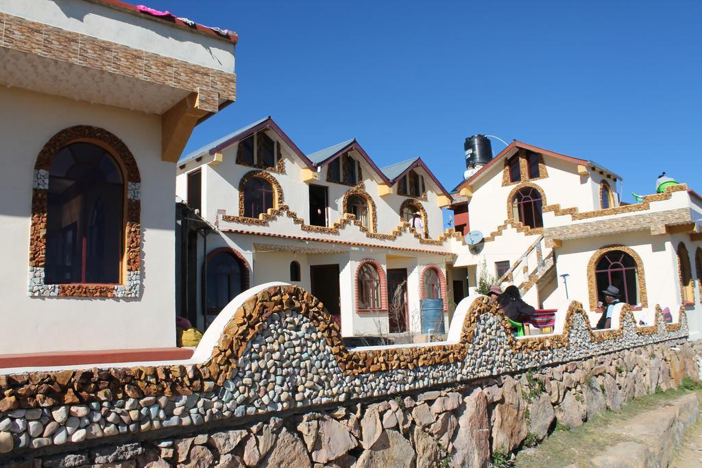 Hostal Jallalla Comunidad Yumani ภายนอก รูปภาพ