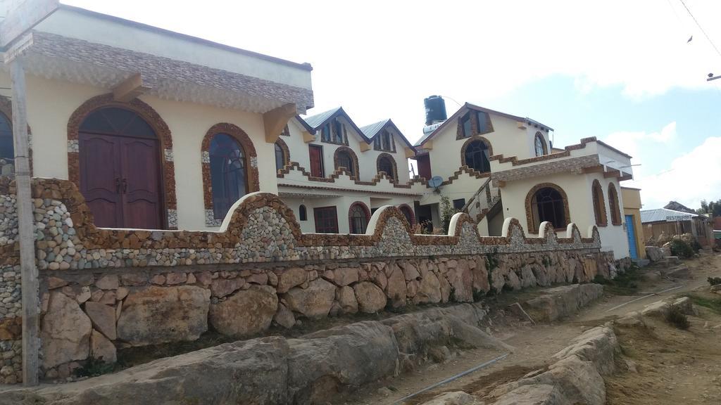 Hostal Jallalla Comunidad Yumani ภายนอก รูปภาพ