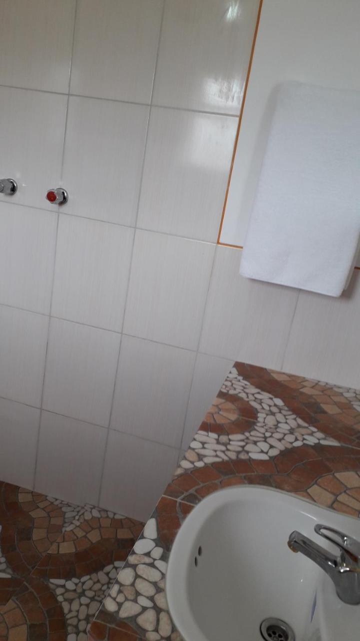 Hostal Jallalla Comunidad Yumani ภายนอก รูปภาพ